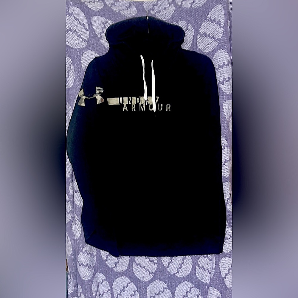 NWOT Women’s XXL Under Armour Funnel Neck hoodie - Black w/ camo lettering